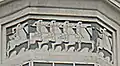 Detailansicht der in Sgraffito-Technik hergestellten Tafeln mit der Roten Kavallerie