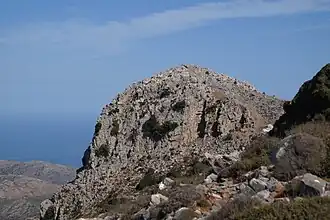 Blick von Süden auf den Berg Karfi.