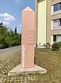 Stele zur Erinnerung an Karl Herxheimer