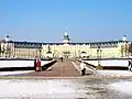 Blick auf den Schlossplatz und das Schloss im Winter 2005.