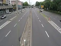 Südweststadt: zehnstreifig, kreuzungsfrei, mit Anliegerfahrbahnen