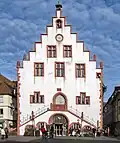 Historisches Rathaus mit Wappen von Fürstbischof Johann Philipp von Schönborn