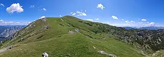 Blick vom Karlkögerl nach Osten auf den Gipfel des Karlsteins