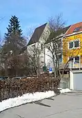 Der zu einem Wohngebäude umgebaute Turm am kalten Eck (höheres Gebäude in der Bildmitte)