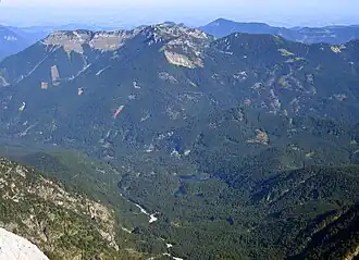 Kasberg-Südwestseite, Im Tal die Hetzau