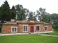Bahnhof im Dorf Kasnja