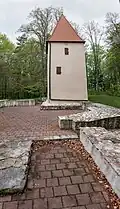 Turm und Rekonstruktion der Grundmauern