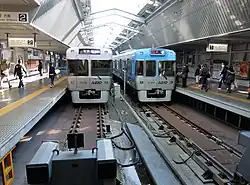 Keiō-Bahnsteige