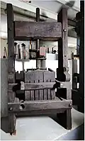 Mit drehbarer Metallspindel