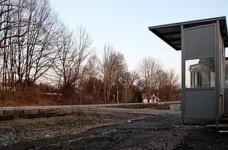 Bahnsteig mit Warteüberdachung des Bahnhofs Kempten (Allgäu) Ost (2015)
