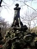 Skulptur Kentaur Dresdner Heide, Vorderansicht.