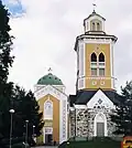 Kirche und Glockenstapel
