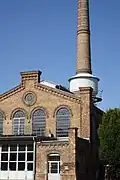 Kesselhaus mit Schlot