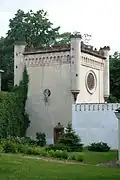 Neogotischer Turmanbau von der Frontseite