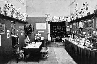 Ausstellungsraum des Nederlandsche Kinderbond, Tentoonstelling van Vrouwenarbeid