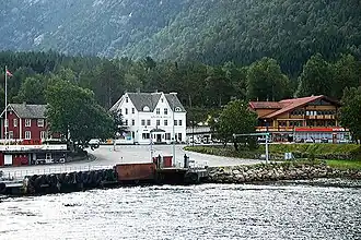 Kinsarvik, beim Fährhafen (2006)