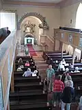 Blick von der Empore zum Altar