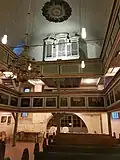 Blick zur Orgel und Doppelempore