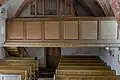 Hölzerne Emporenbrüstung in einer Kirche