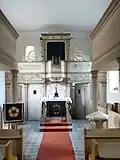 Kirchenschiff mit Altar