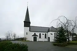 Außenansicht der Kirche Ss. Peter und Paul in Halberbracht