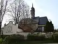 St.-Barbara-Kirche Markersbach (Blick über Friedhofsmauer)