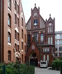 Giebel der Kirche (2012)