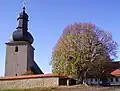 Kirche und Linde