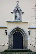 Hauptportal der Kirche