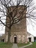 Der Kirchturm und das Westportal