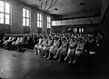 Schüler im Bankett- und Gymnastiksaal