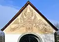 Sgraffito an der Giebelwand der Ruhestätte der Familie Walter am Zentralfriedhof Annabichl, Klagenfurt am Wörthersee