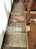 Grabsteine des 18. und 19. Jahrhunderts im Kirchenboden