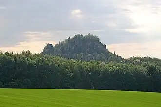 Der Kleine Bärenstein von Weißig aus gesehen