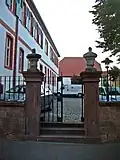 Eingang zum nördlich vorgelagerten Schlossplatz