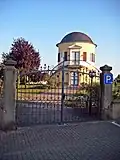 Portal der Gartenseite mit Pavillon