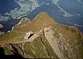 Das Klimsenhorn mit dem 1967 abgebrochenen Hotel Klimsenhorn und der Klimsenkapelle. Blick vom Pilatus im Jahre 1966.
