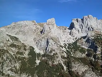 Blick von Südosten auf v.&nbsp;l.&nbsp;n.&nbsp;r. Kloben, Großen Beilstein und Stangenwand
