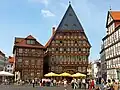 Knochenhaueramtshaus mit links daneben dem Bäckeramtshaus (2008)