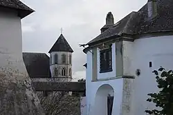 Zweites Tor mit Blick auf die Schlosskapelle