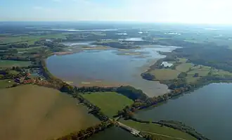 Der Teich Velký Tisý (rechts unten der benachbarte Koclířov)