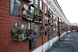 Kolumbarium in der Friedhofsmauer