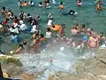 Schwimmen in den heißen Quellen