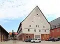 Verkürzte westliche Stirnseite