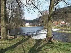 Oberlauf der Svratka in Koroužné in der Böhmisch-Mährischen Höhe