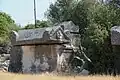 Sarkophag mit Kreuzen (N3)
