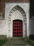 Haupteingangstür der St.-Nikolai-Kirche mit spätgotischem Faltwerk