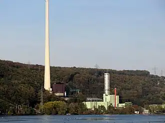 ehemaliges Kohle-Gaskraftwerk links & neuere GuD-Anlage rechts im Bild (2011)