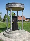 Sebastian-Kneipp-Figur am Kräutergarten