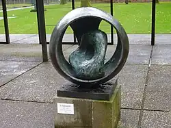 Sphäre mit innerer Form, Kröller-Müller Museum, Otterlo, 1963